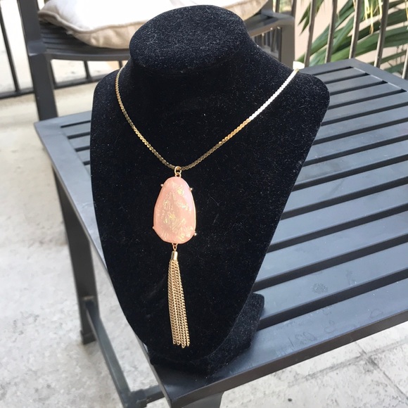 📍Iridescent Pink Pendant Necklace - Picture 3 of 9